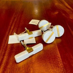 Bundle of drawer pulls